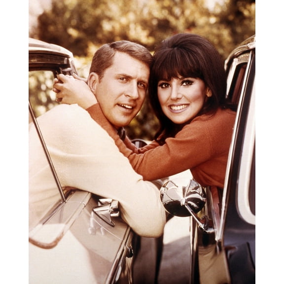 Marlo Thomas, Ted Bessell That Girl Embracing Classic TV 24x36 HD Aluminum Wall Art