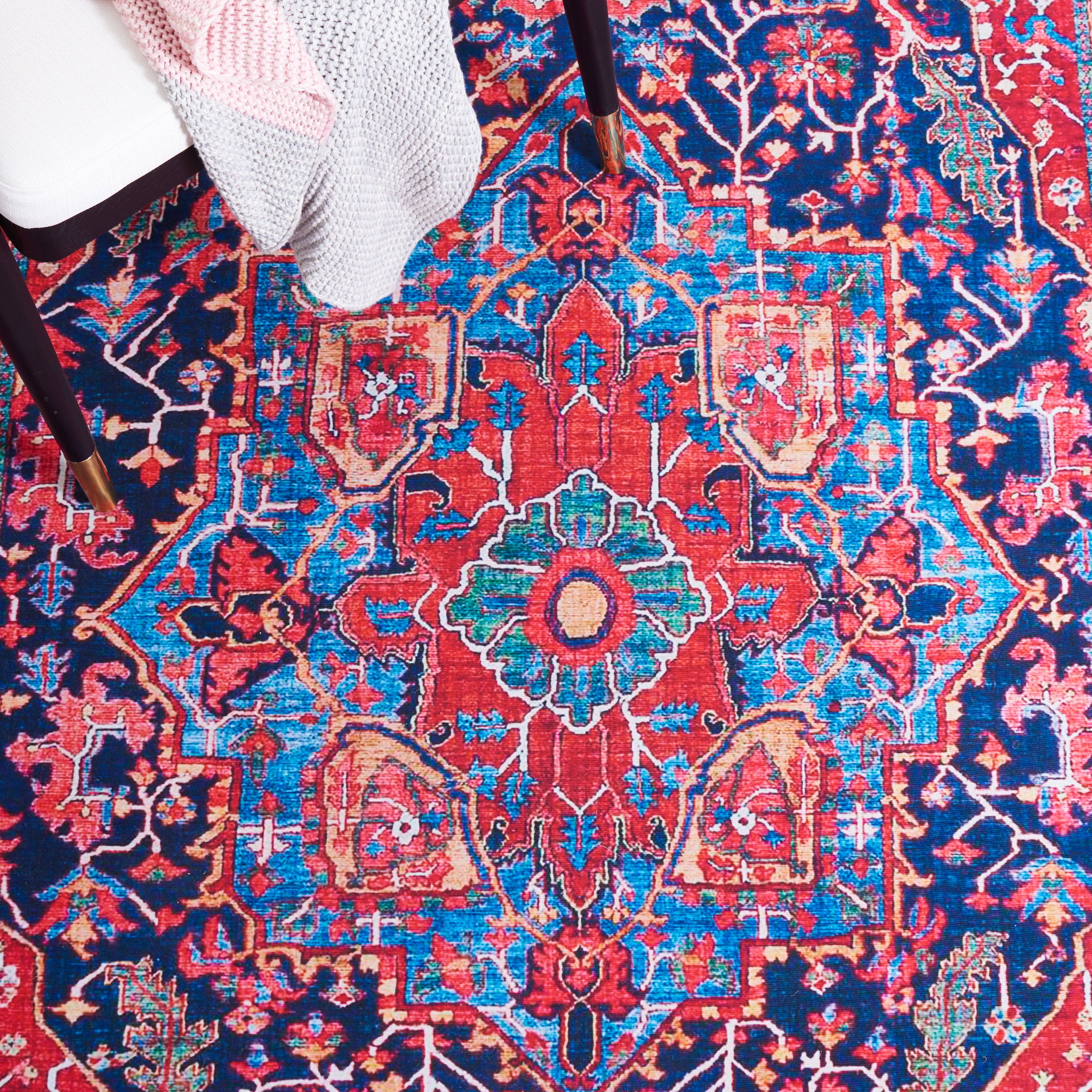 SAFAVIEH Tucson Lennart Oriental Machine Washable Area Rug, Navy/Red, 8' x 8' Round