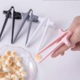 thumbnail image 4 of Palillos de dedo para refrigerios, palillos reutilizables multicolores para jugadores, pinzas para refrigerios, agarrador de virutas para lo último, 4 Uds., 4 of 5