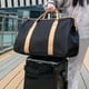 thumbnail image 1 of Bolsa de viaje plegable grande para camping y senderismo con compartimento para zapatos, bolsa divisoria para gimnasio, bolsa de fin de semana, maletín con ruedas y bolso de hombro resistente a desgar, 1 of 8