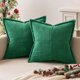 thumbnail image 1 of Fundas de almohada de pana verde esmeralda navideñas de 45 x 45 cm con empalme, 1 of 4