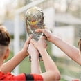 thumbnail image 2 of Trofeo de la Copa del Mundo, trofeo Hércules, réplica de resina del trofeo de recuerdo de la Copa Mundial de Fútbol, colección de recuerdos para el hogar/oficina, regalos para aficionados., 2 of 4