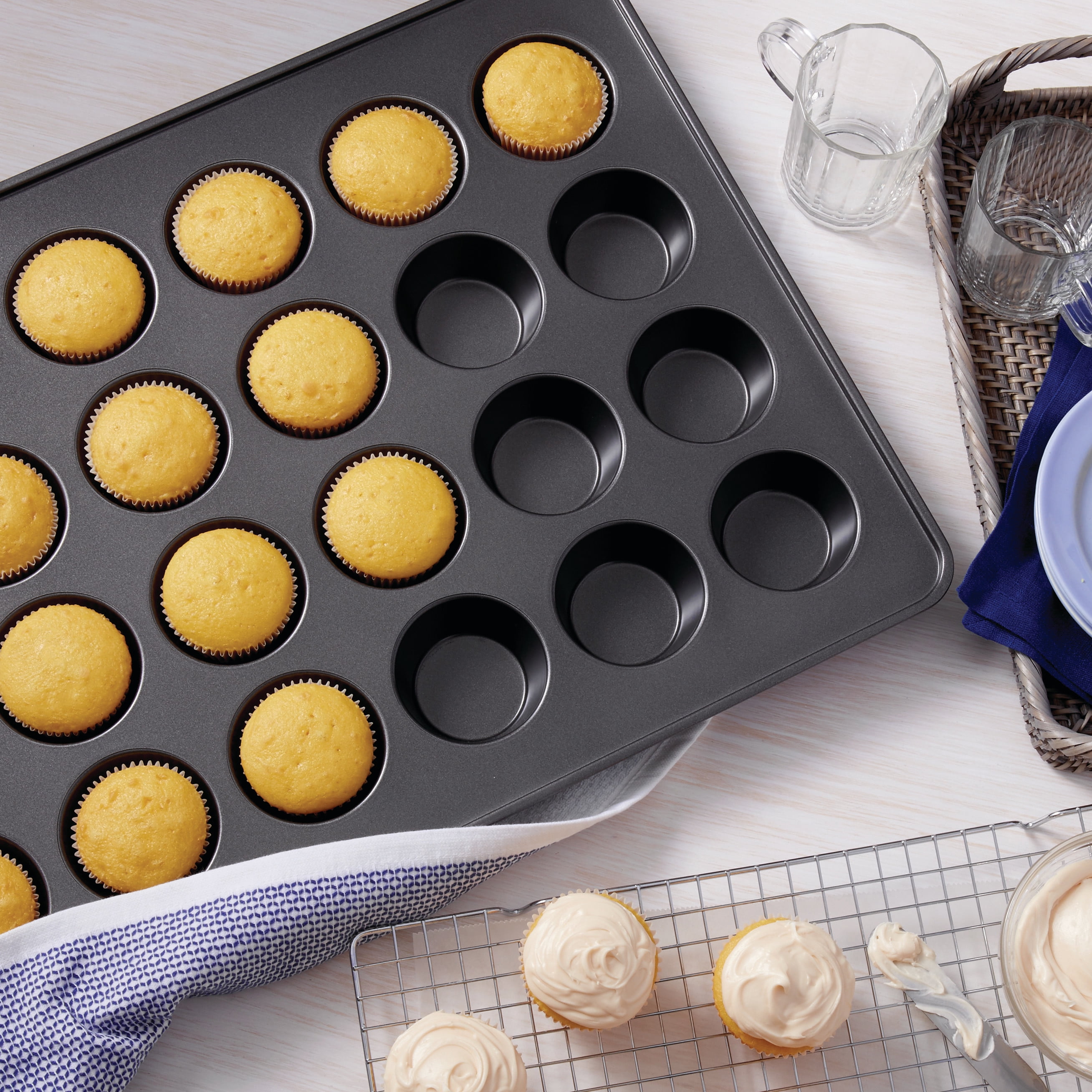 Wilton Perfect Results Premium Non-Stick Bakeware Muffin Pan & Cupcake Pan,  12-Cup, Steel and Easy Layers Sheet Cake Pan, 2-Piece Set, Rectangle Steel