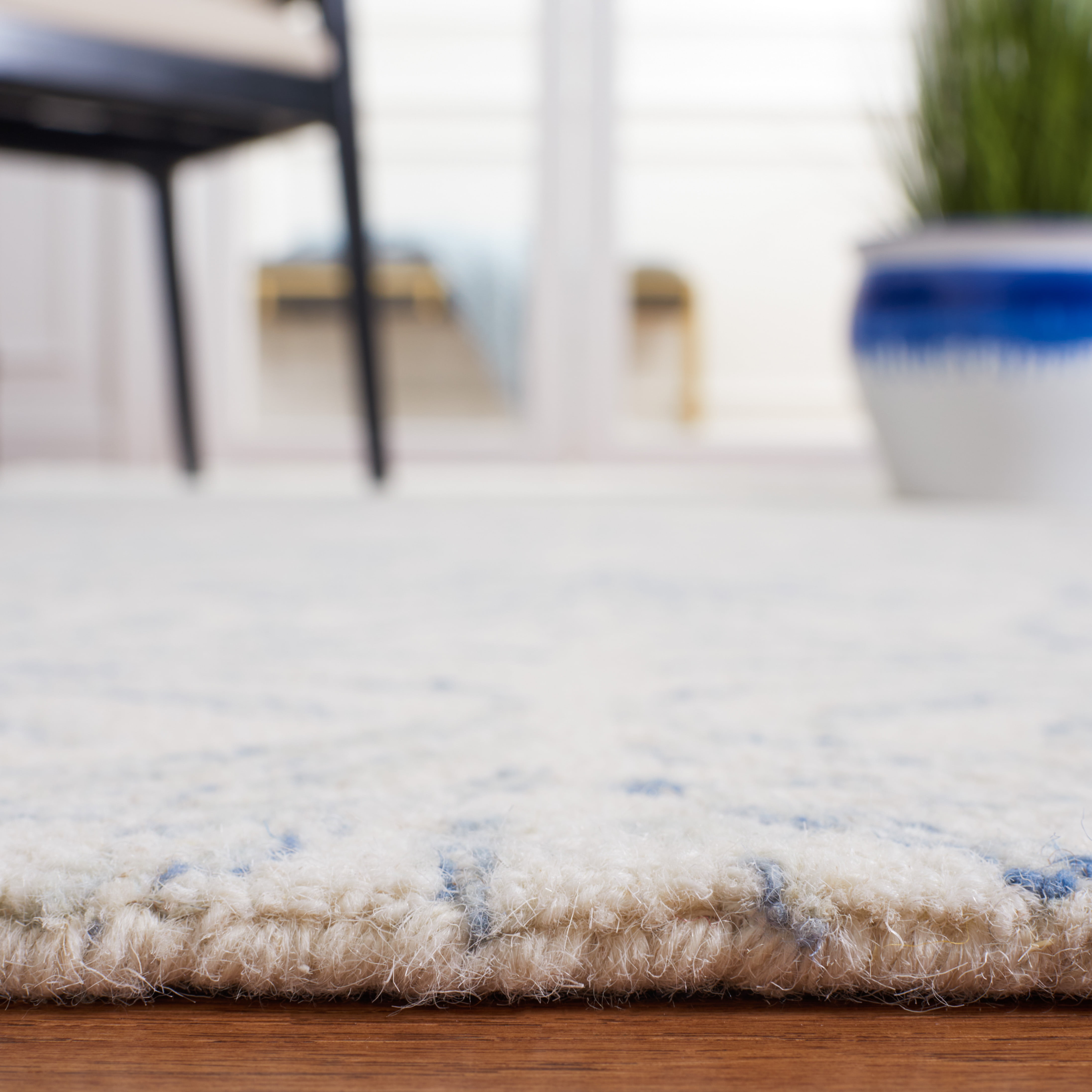 SAFAVIEH Jardin Thaddeus Leaves Area Rug, Ivory/Blue, 3' x 5'