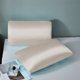 thumbnail image 4 of Fiudx Funda de Almohada de Seda Sintética con Flecos Plisados, Tejido Suave y Transpirable, Elegante Decoración para Dormitorio, Cómoda Experiencia de Sueño, Tamaño 75 X 50 X 0,5 Cm., 4 of 6