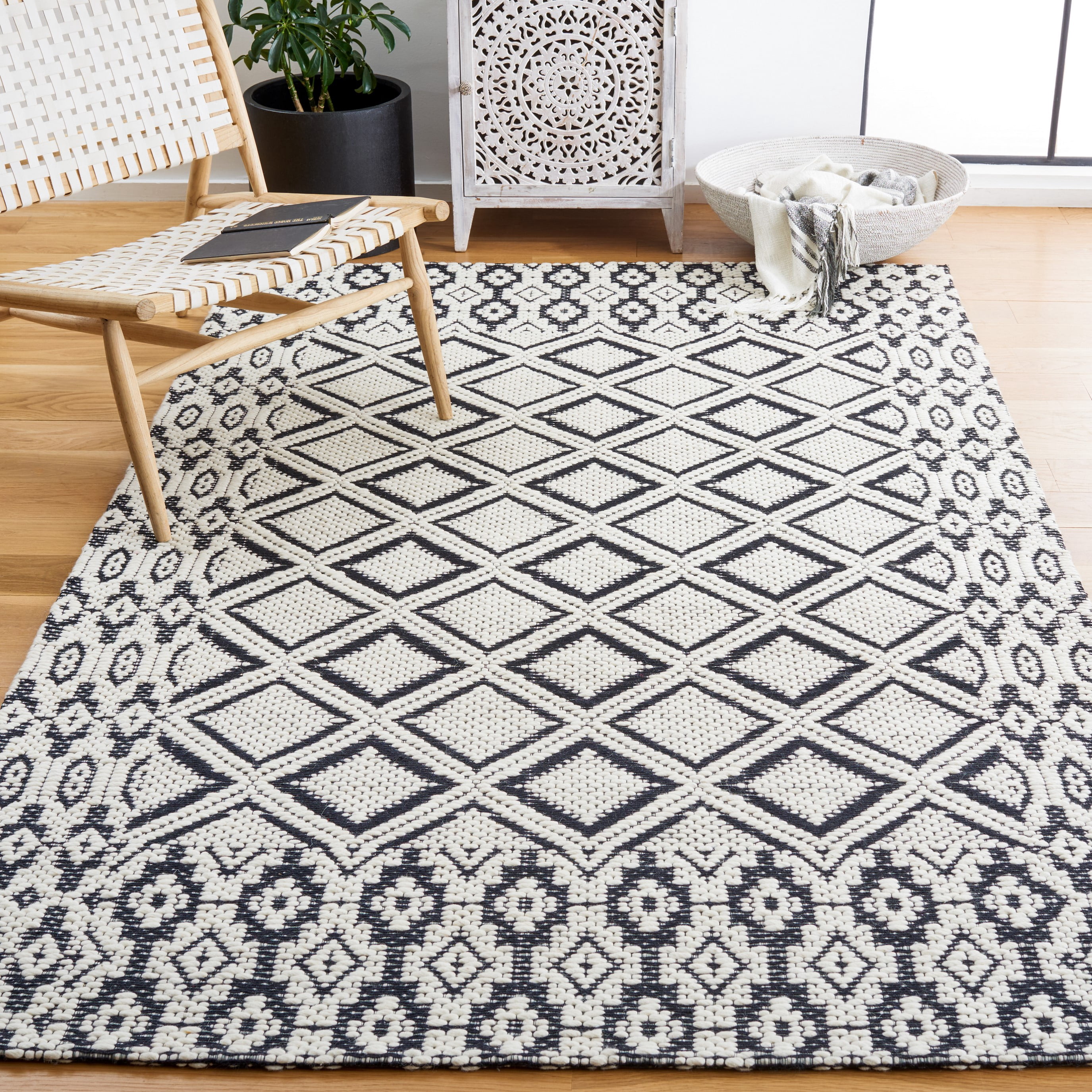 SAFAVIEH Vermont Wayra Trellis Area Rug, Ivory/Black, 5' x 8'