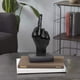 thumbnail image 3 of Estatuas de escritorio con gestos de mano de poliresina negra, decoración de escultura de dedo, estatua de dedo medio con personalidad plateada, regalos para familiares y amigos (negro), 3 of 5