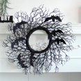 thumbnail image 2 of Corona decorativa de simulación de Halloween: telaraña realista para decorar puertas, paredes y fiestas., 2 of 4