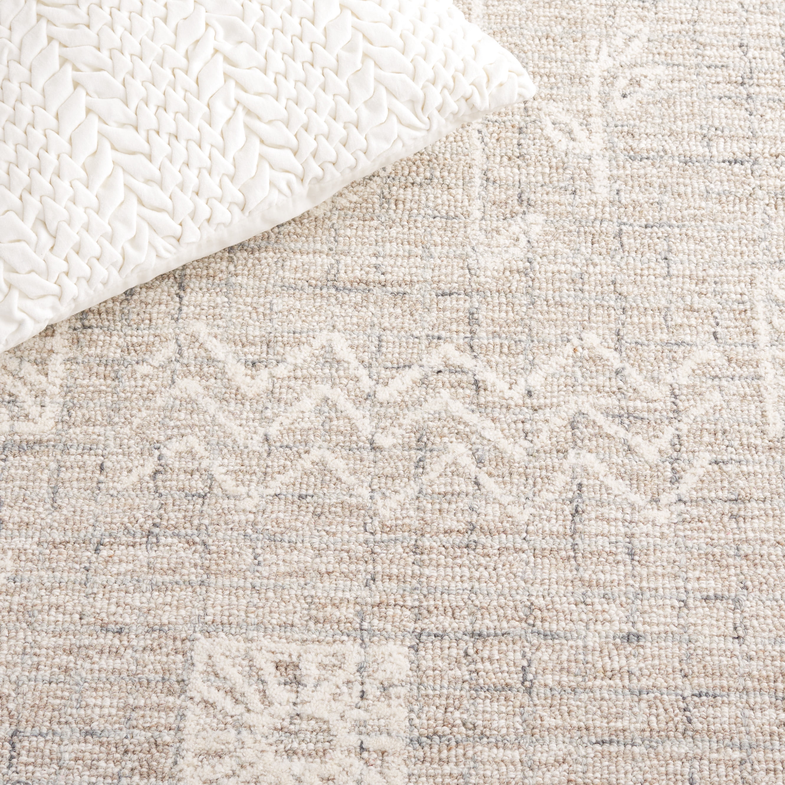 SAFAVIEH Metro Yolonda Distressed Area Rug, Beige/Ivory, 3' x 5'