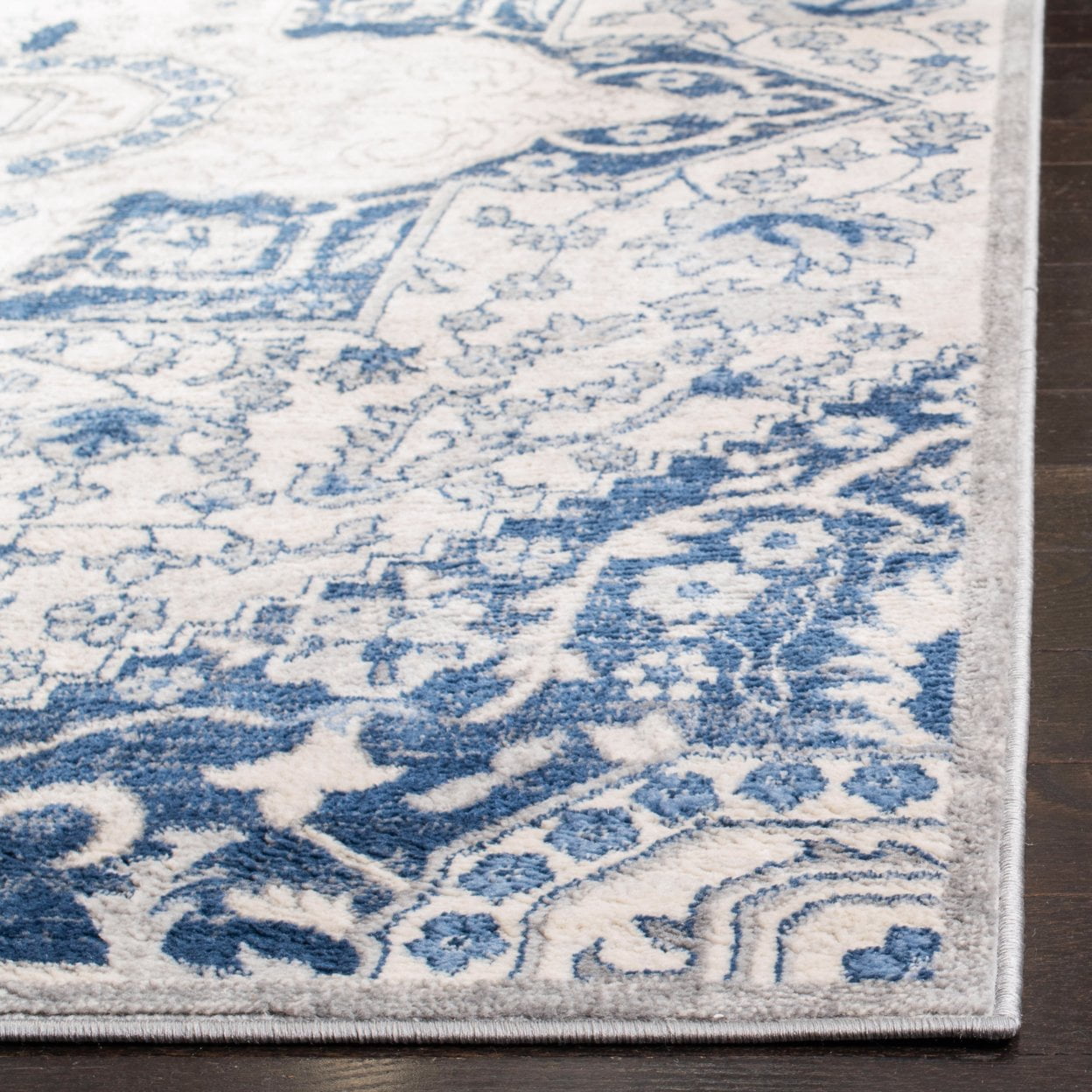 SAFAVIEH Brentwood Trecia Oriental Area Rug, Cream/Blue, 5'3" x 7'6"