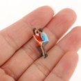 thumbnail image 3 of Figuras de personas en miniatura a escala 1:64 para decoración de escenas de automóviles. Estilo naranja 2, 3 of 6