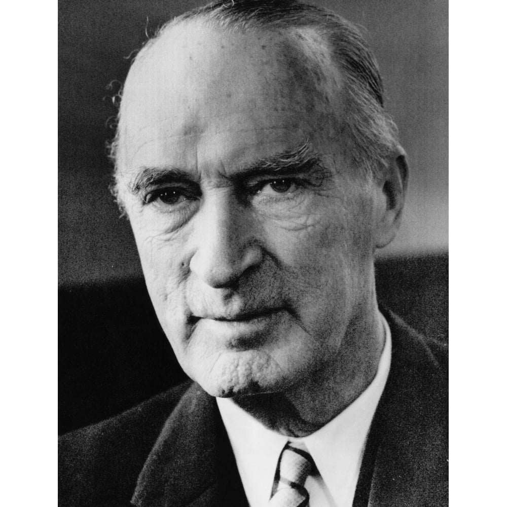 Альфред крупп нюрнберг. Крупп фон болен унд гальбах. Альфрид крупп портрет. Альфред крупп нюрнберг. Альфрид крупп.