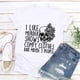thumbnail image 4 of Camiseta informal con estampado de calavera floral y letras de manga corta con cuello redondo para mujer Pompotops hfajkhk123885, 4 of 5