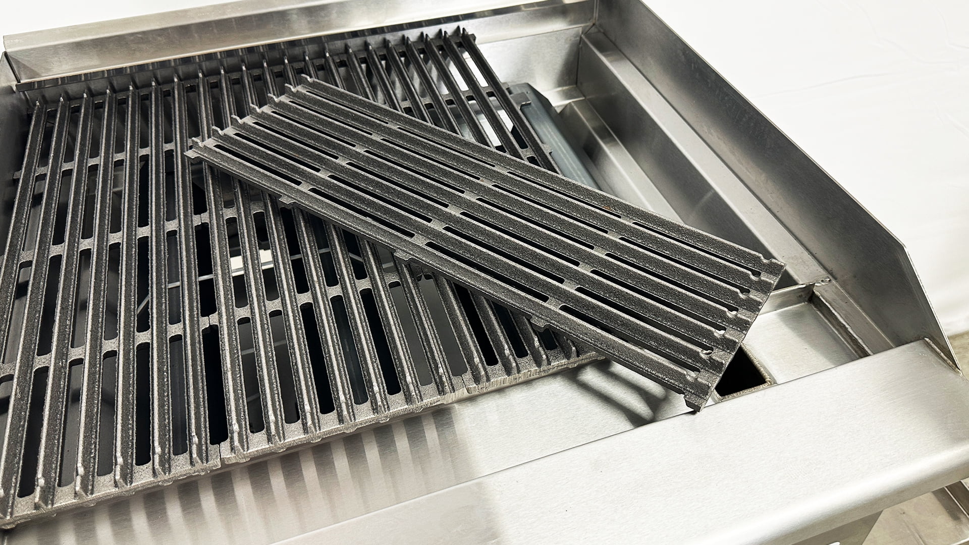 24 in. Commercial Radiant Countertop Charbroiler 60,000BTU Restaurant Gas Radiant Broiler Grill 2 Burners NSF ETL