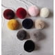 thumbnail image 4 of Pompón de piel de zorro Artificial suave Multicolor, pompones de poliéster para gorros de punto, sombreros y llaveros, accesorios de ropa de invierno, 4 of 4
