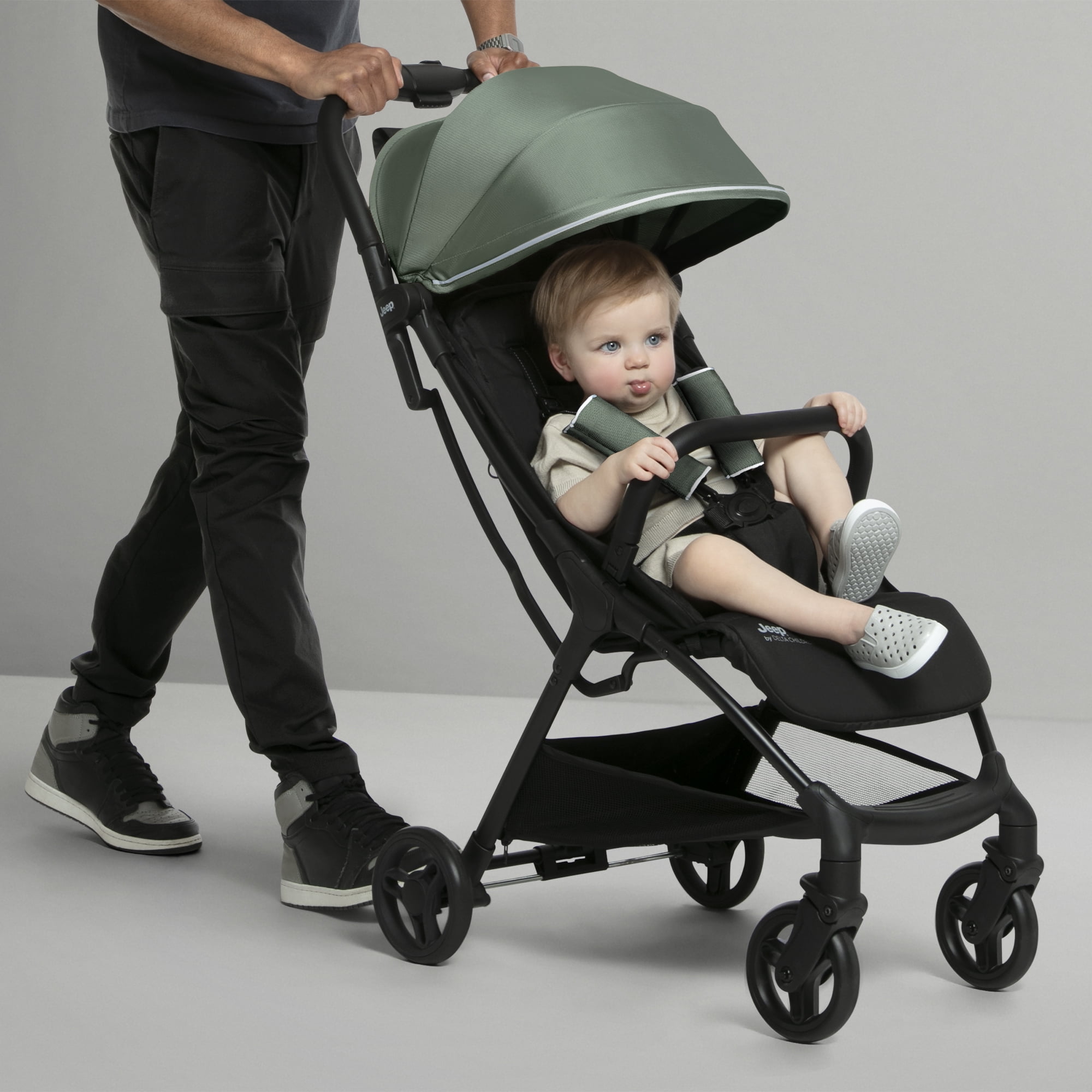 Jeep Altitude Compact Travel Stroller by Delta Children – Greenguard Gold Certified, Easy One Hand Fold, Lightweight, Extendable Canopy with Peek-a-Boo Window, 4 Wheel Suspension, Olive Green