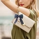 thumbnail image 1 of Xihbxyly Llavero con Cadena de Perlas, Elegante Diseño de Lazo y Cadena, Extensor Versátil para Correa de Bolso, Accesorio Moderno para Bolso, Regalo Elegante para Mujer, Tamaño Compacto, Fácil de Po, 1 of 4