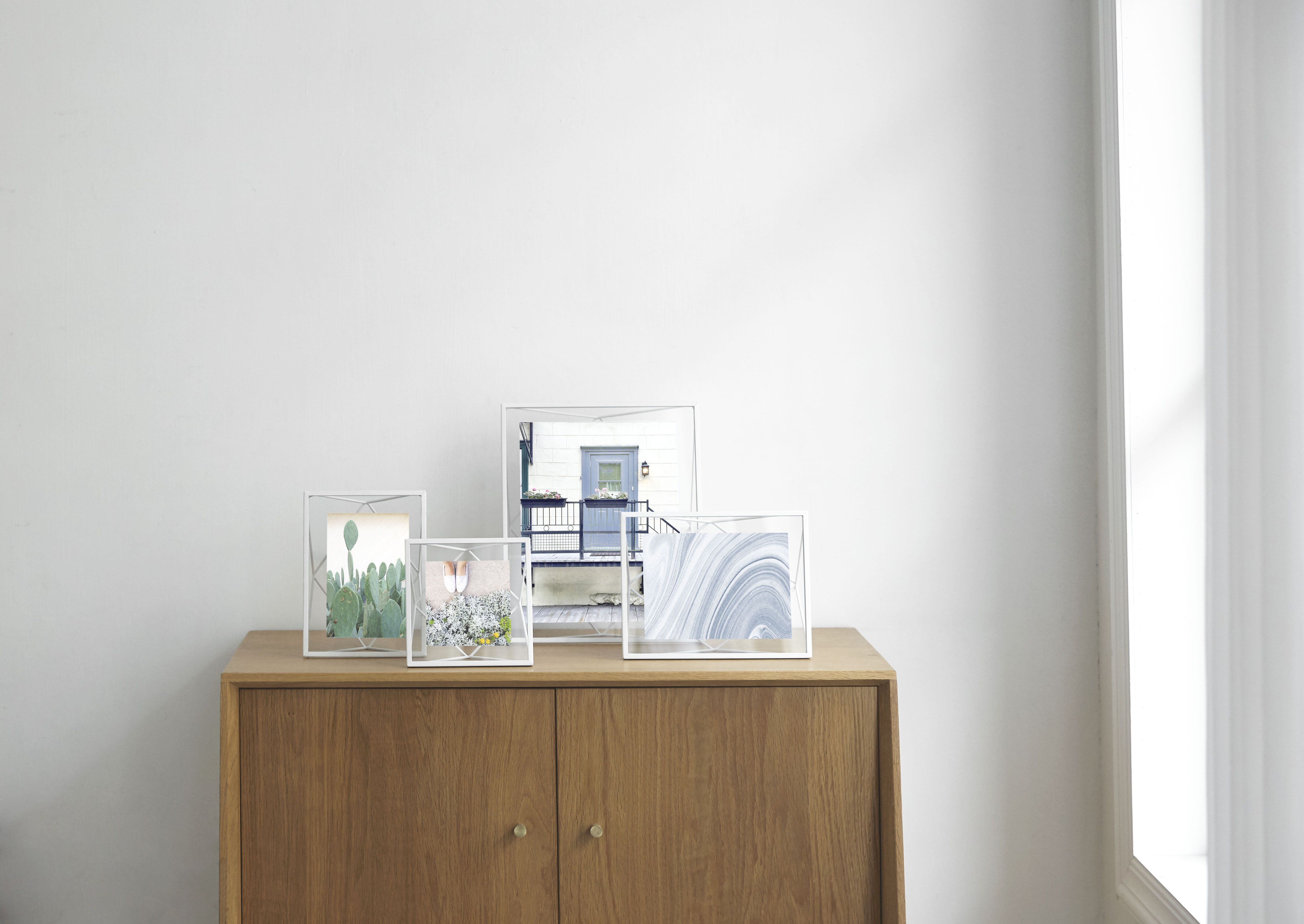 Umbra Prisma 8X10 Picture Frame Floating Wall Or Desk Photo Display