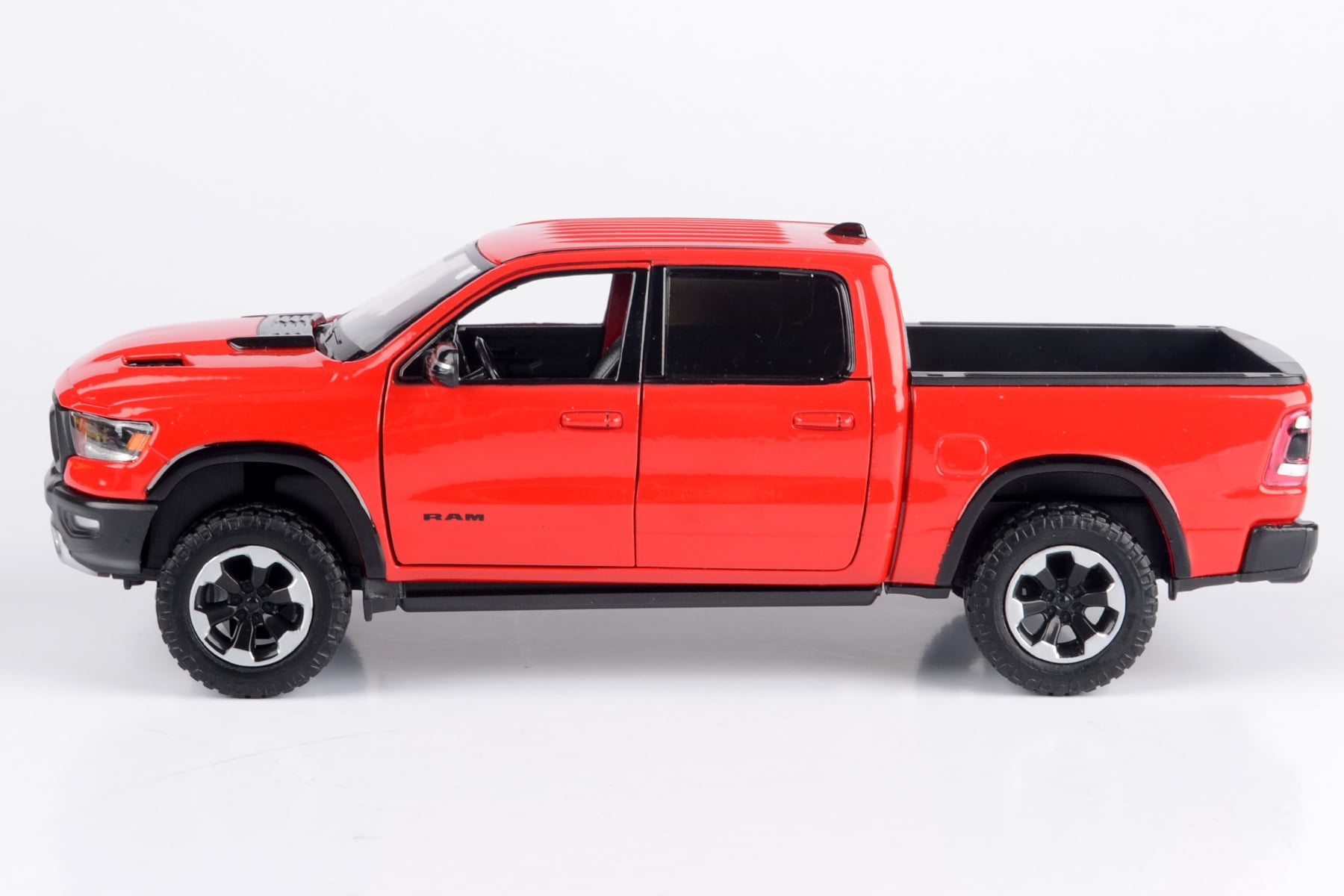 Motormax  American Legends Series 1:27 Die Cast Model of 2019 Ram Rebel Pick Up, Blue and Other Colors Available, Authentic Scale Collector Die Cast Model