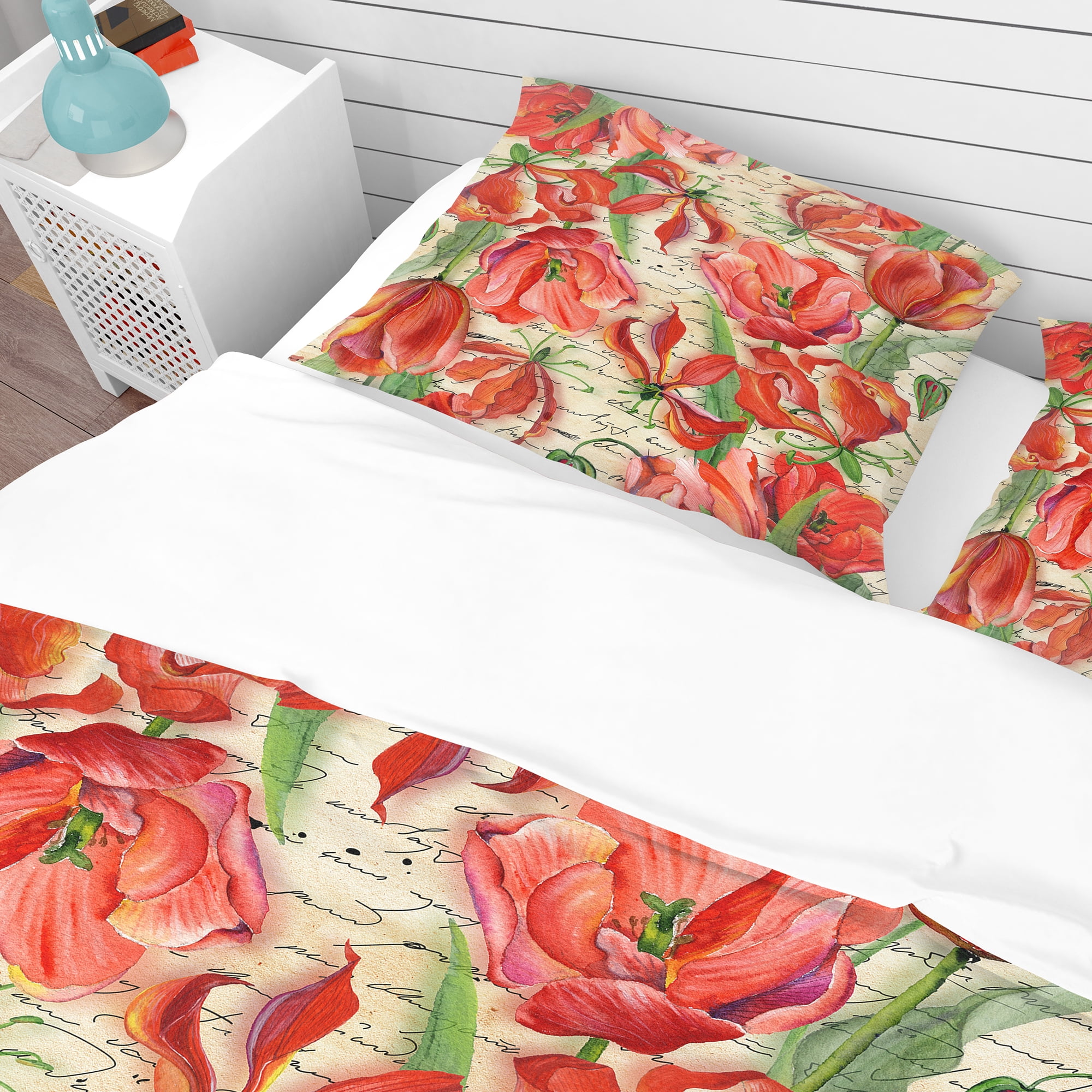 Designart 'Red Flower Pattern' Vintage Duvet Cover Set