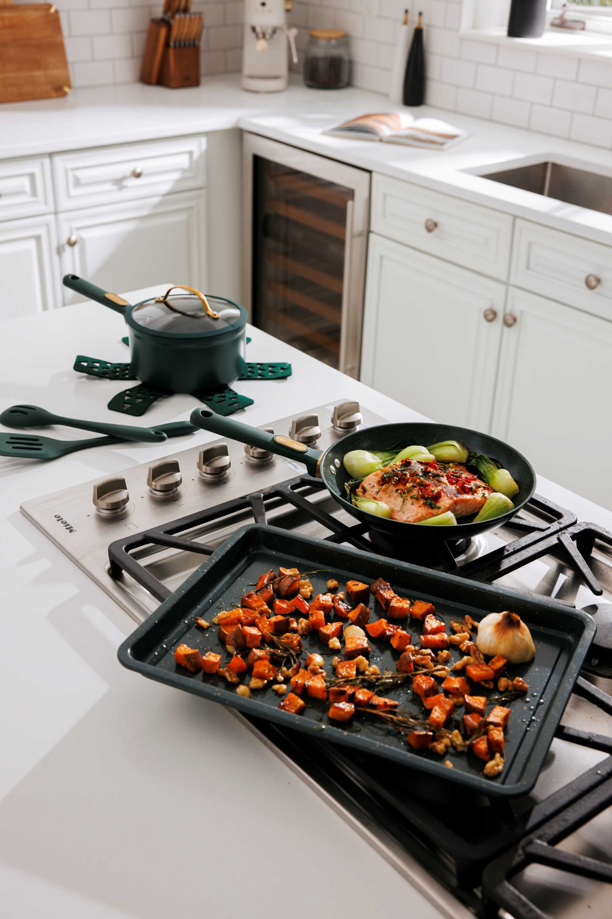 Thyme & Table 32-Piece Aluminum Cookware Set - Green