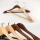 thumbnail image 2 of Perchas de madera de alta calidad con hombros anchos, percha de madera maciza para trajes, 2 of 2