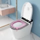 thumbnail image 4 of Asiento de Inodoro Reforzado con Asa, Almohadilla Universal para Todas las Estaciones, Gris Verde, 4 of 6