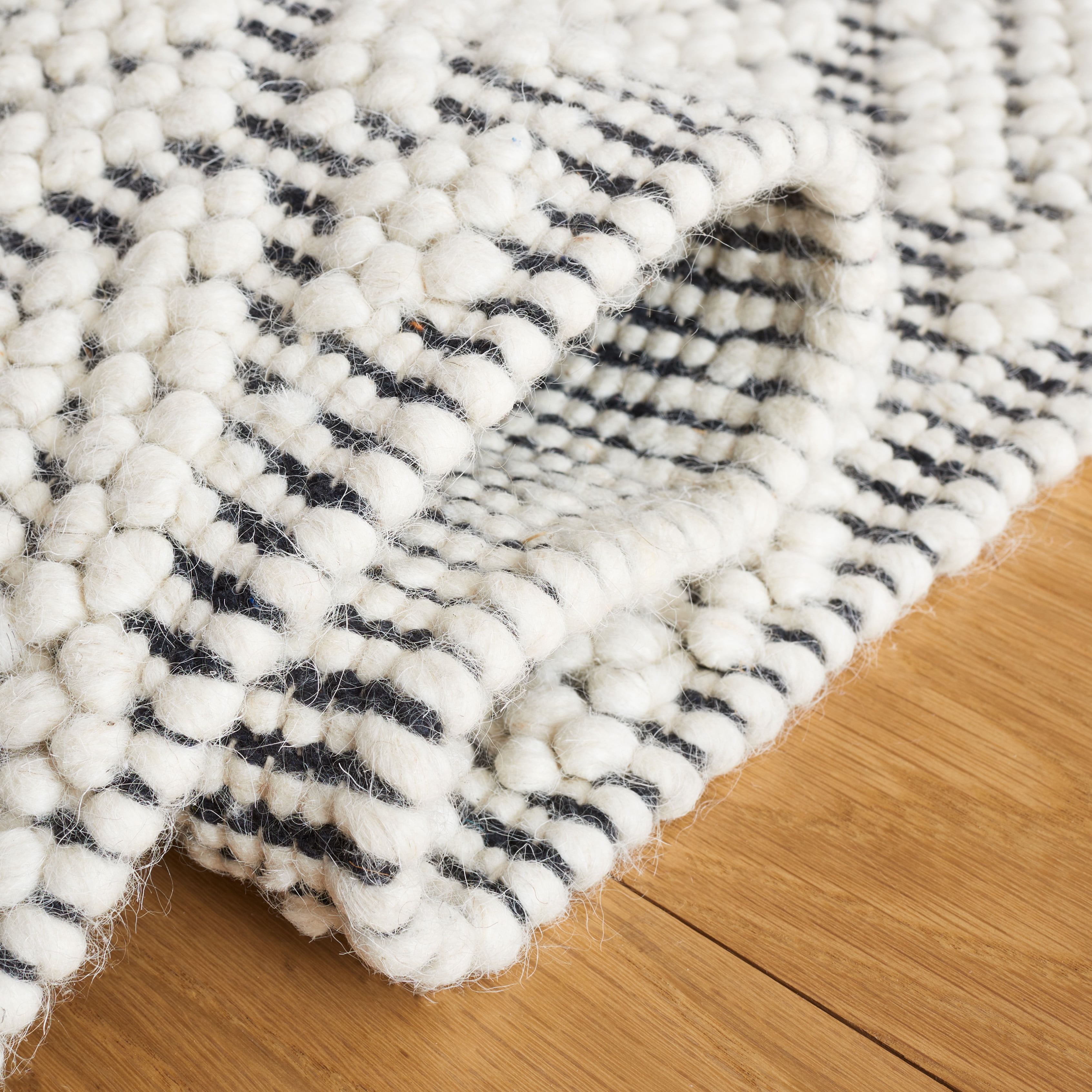 SAFAVIEH Marbella Ombre Diamond Area Rug, Ivory/Black, 6' x 9'