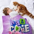 thumbnail image 2 of Mia y Codie anti-pilling, suave, ligera, esponjosa y acogedora de lujo para hogar y cocina – Perfecta para niños y adultos, 100 x 150 cm, 2 of 6