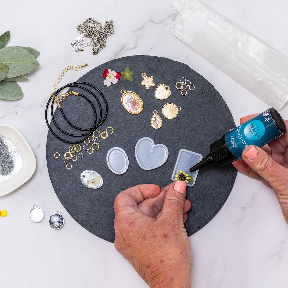Resin Craft by Me Deluxe DIY Resin Kit in a Pouch