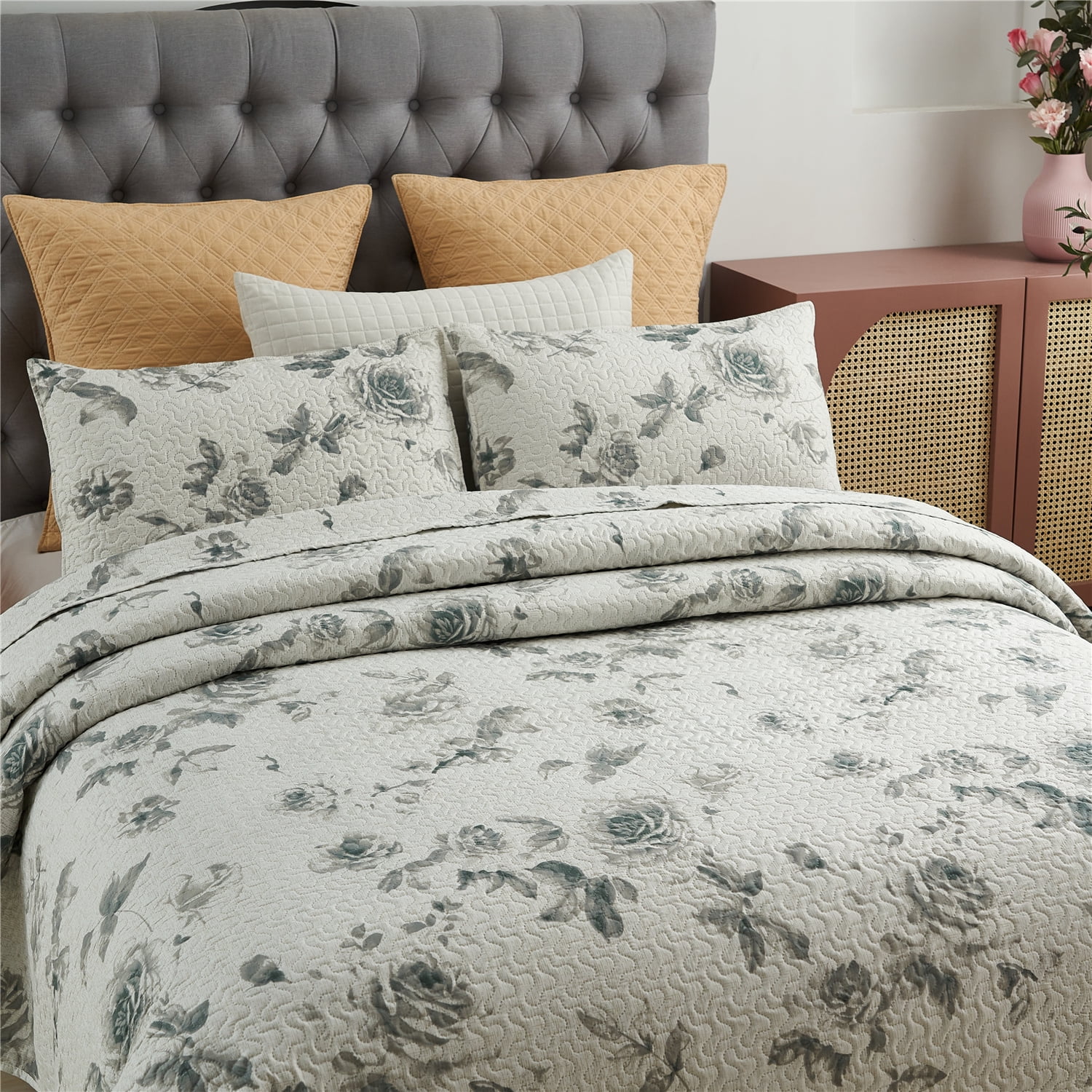 JML Quilt Set, Queen, Grey Flower, 3 Piece
