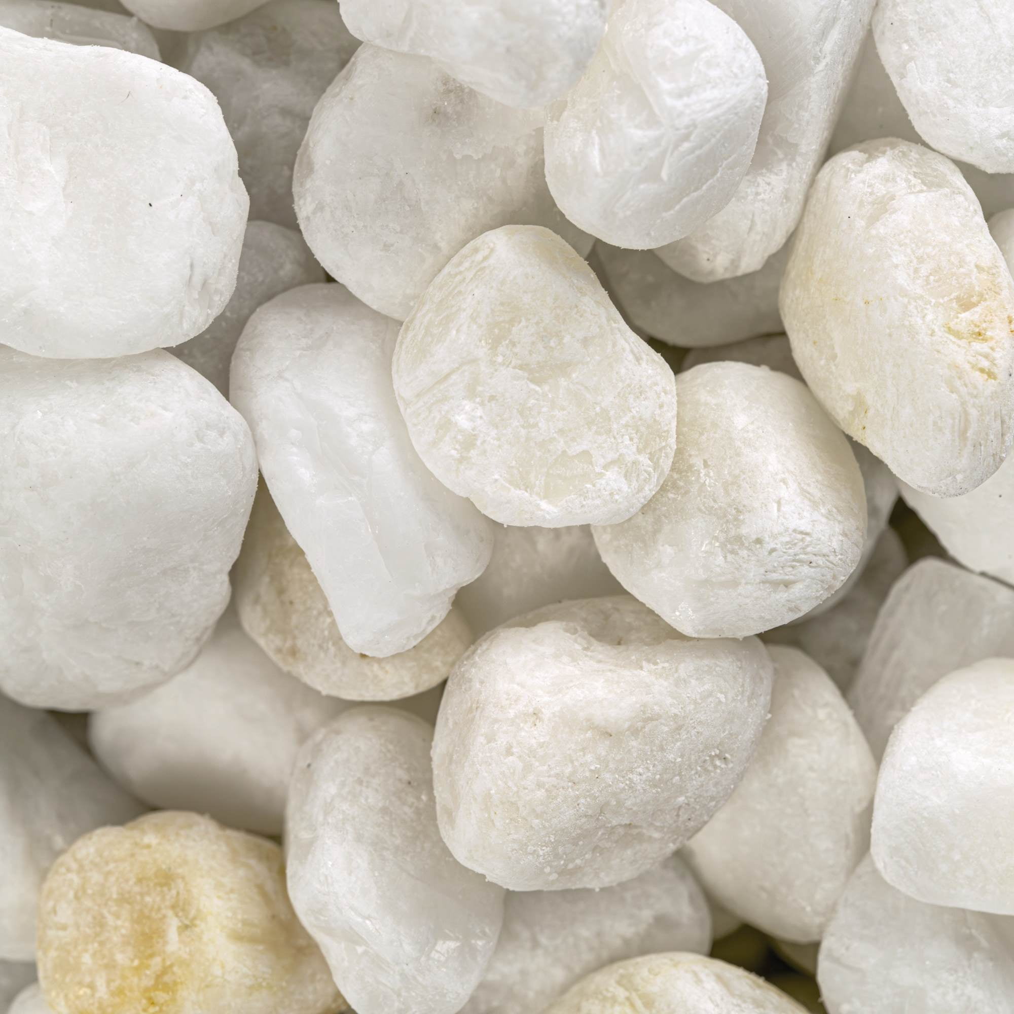 Himalaya White Marble 0.5 cu. ft. per Bag (0.25 in. to 0.75 in.) Natural Bagged Pebbles