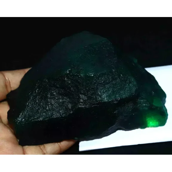 Natural stunning 350.00 Carat Colombian Green Emerald Rough Uncut Gemstone