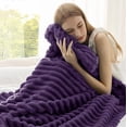 thumbnail image 3 of Manta Bedsure de forro polar morado para sofá, 130 x 150 cm, 3 of 7
