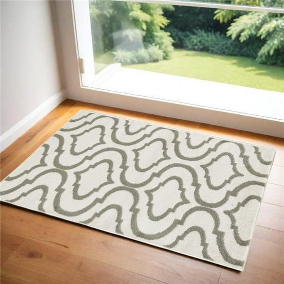 HomeRoots 552989 2 x 4 ft. Trellis Rectangle Area Rug, Ivory & Green
