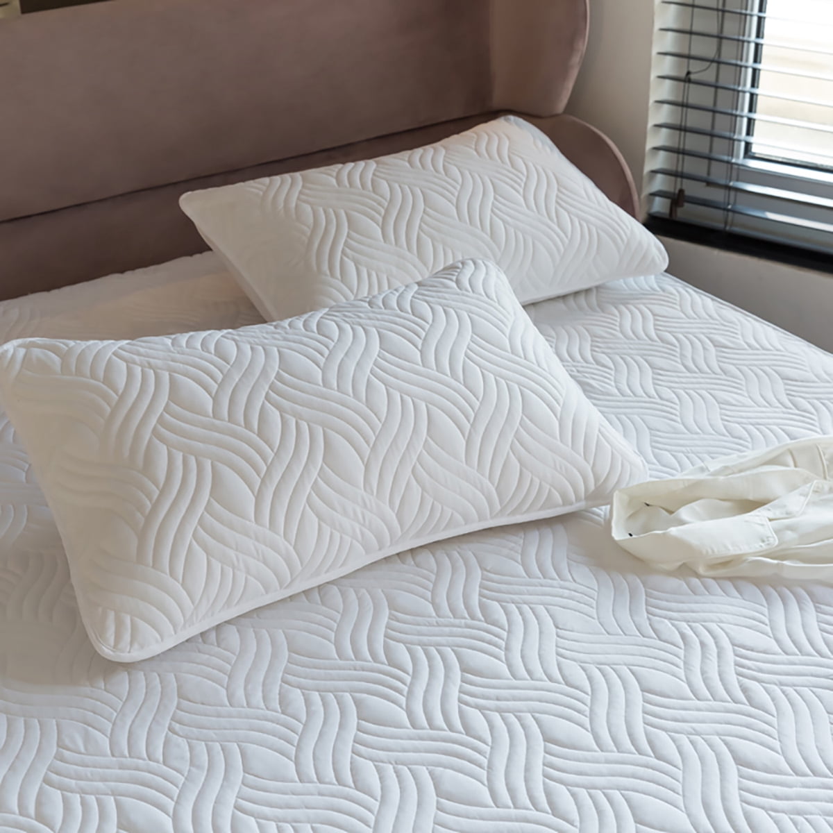 Twin Size White Quilted Fitted Sheet Set, 2/3-Piece Soft Quilted Bedding Sheet, Deep Pocket Fitted Sheet Fits Up to 15 Inch Mattress, Durable Comfortable Mattress Cover for Bedroom Dorm