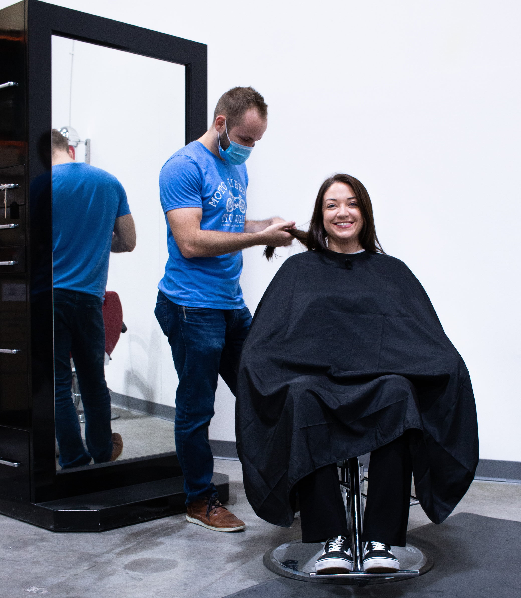 Black & Gold Barber Hairdressing Capes – K5 International