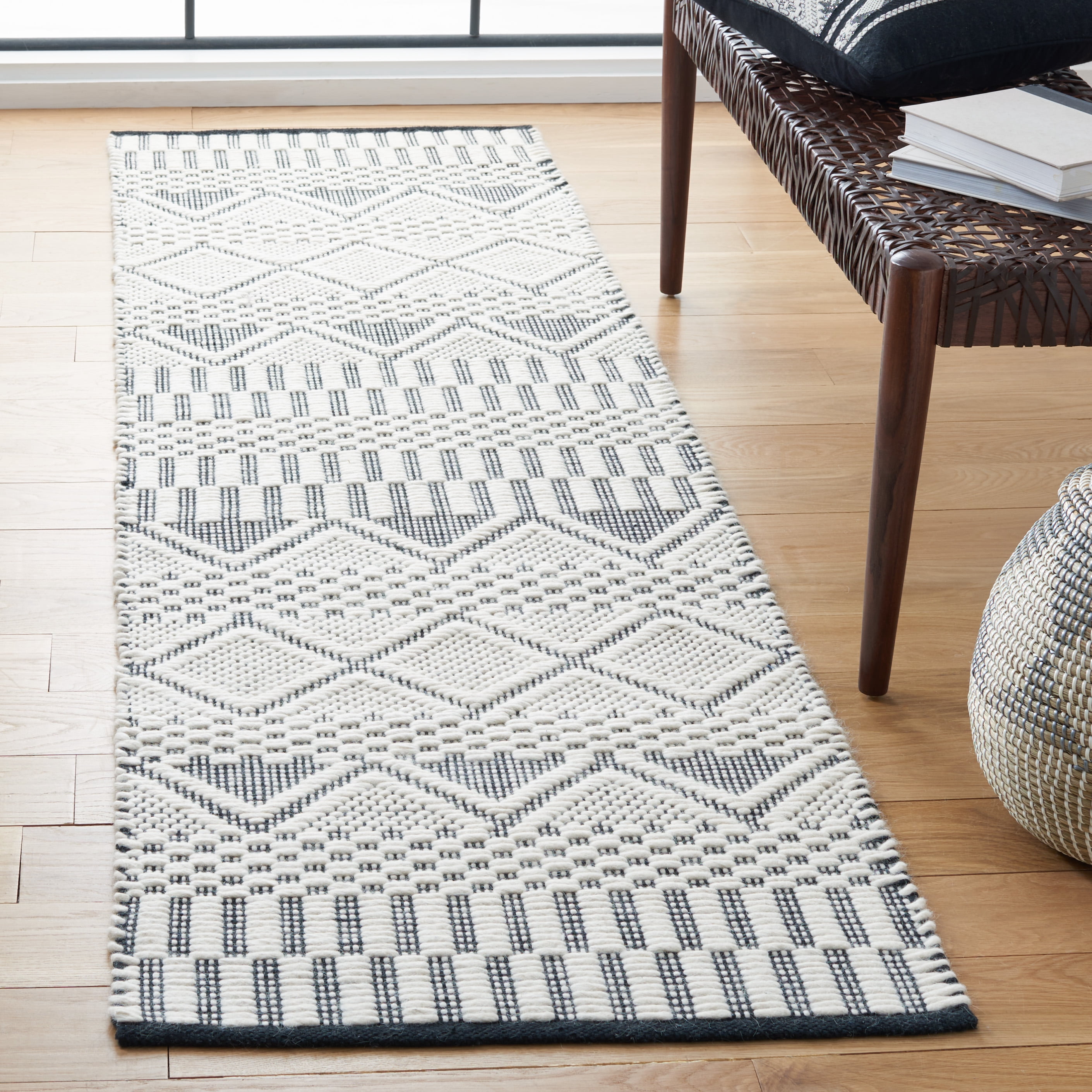 SAFAVIEH Natura Bora Geometric Wool Runner Rug, Ivory/Black, 2'3" x 8'