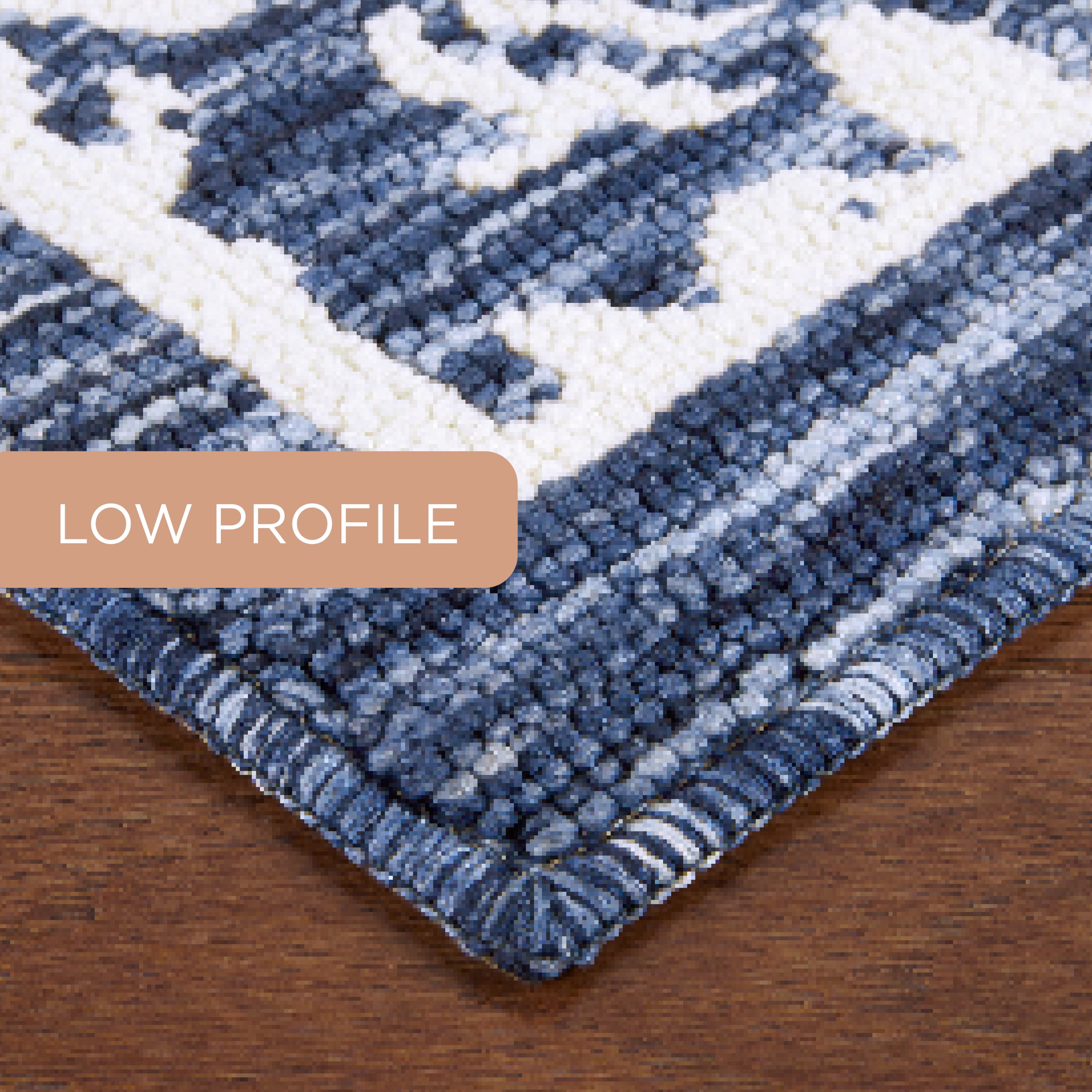 TOWN & COUNTRY EVERYDAY Walker Damask Medallion Everwash® Washable Multi-Use Decorative Rug with Non-Slip Backing, Navy Blue, 24"x40"