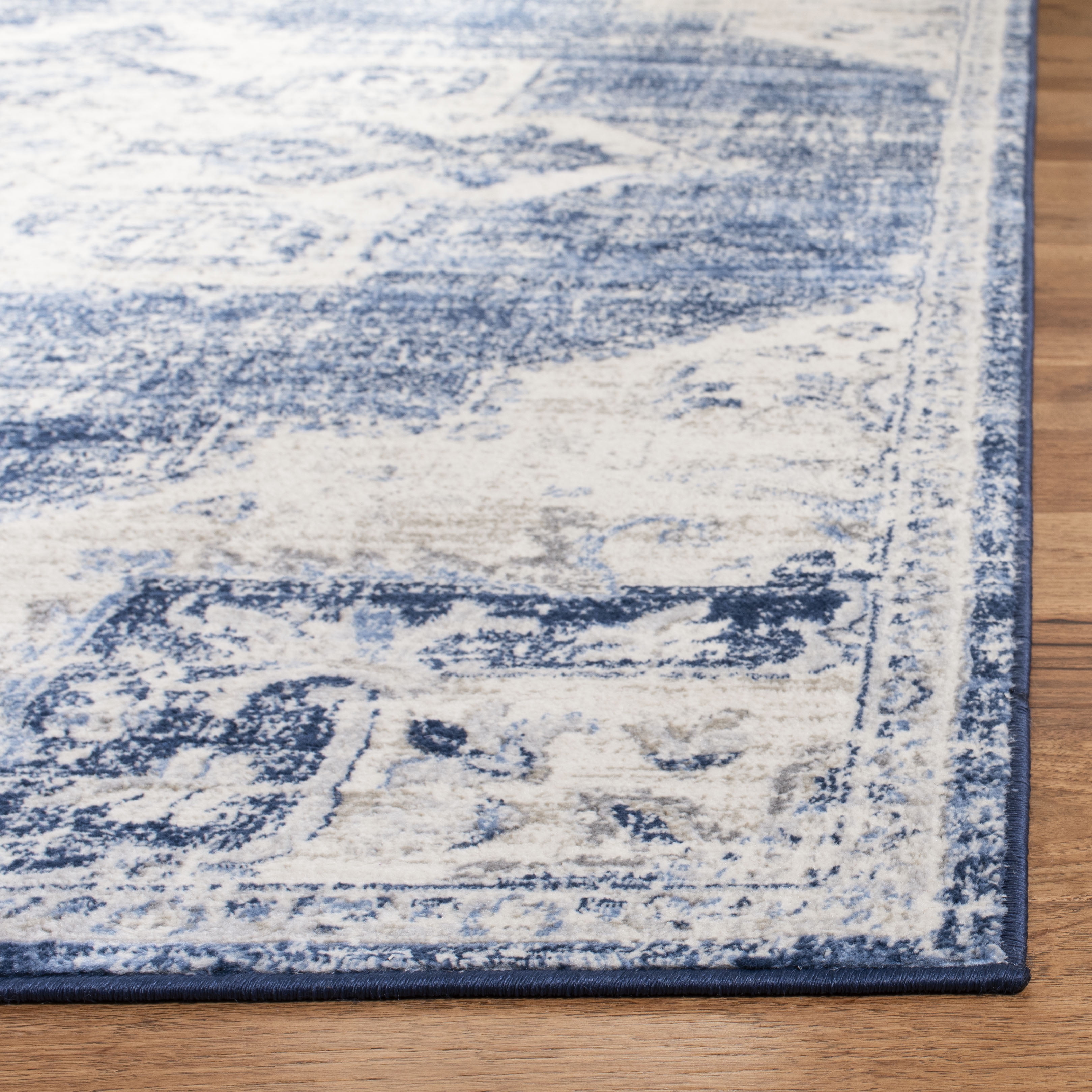 SAFAVIEH Brentwood Salah Oriental Area Rug, Ivory/Navy, 5'3" x 7'6"