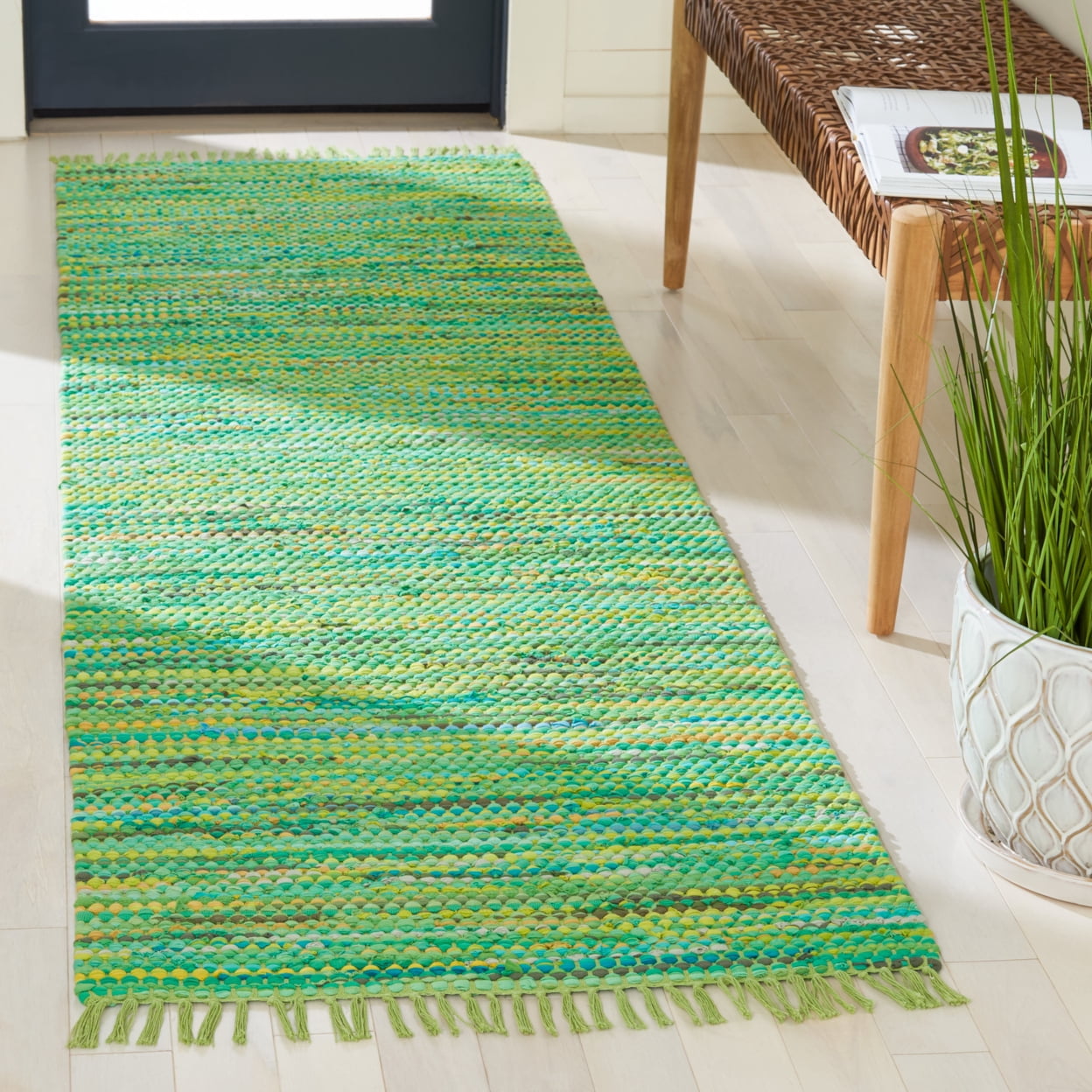 SAFAVIEH Montauk Renae Distressed Area Rug, Green, 6' x 9'