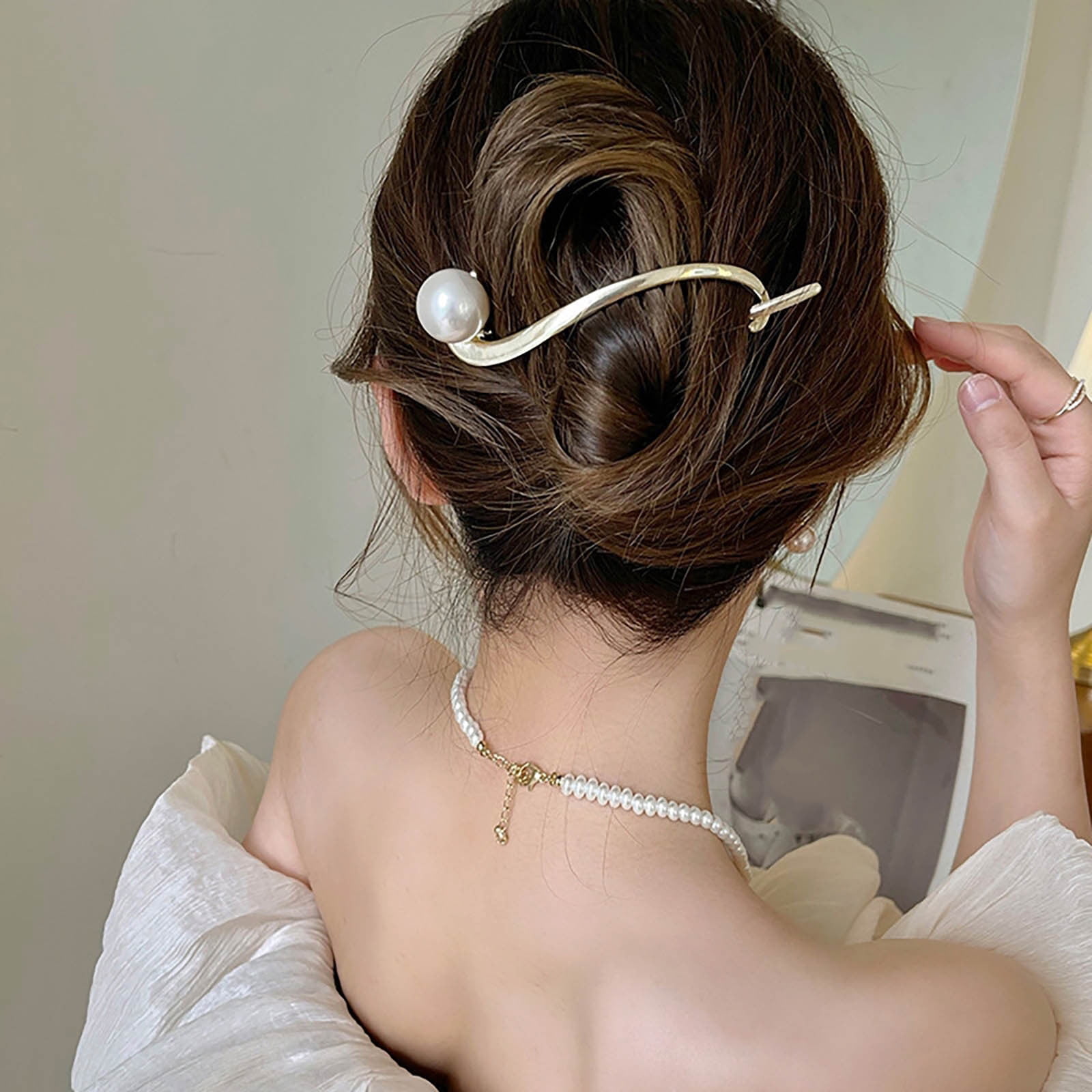 NWT Zara Minimalist Pearl and Bow Barrette Set Zara VELVET BOW AND FLOWER BARRETTE | Place Rosemère main image 3