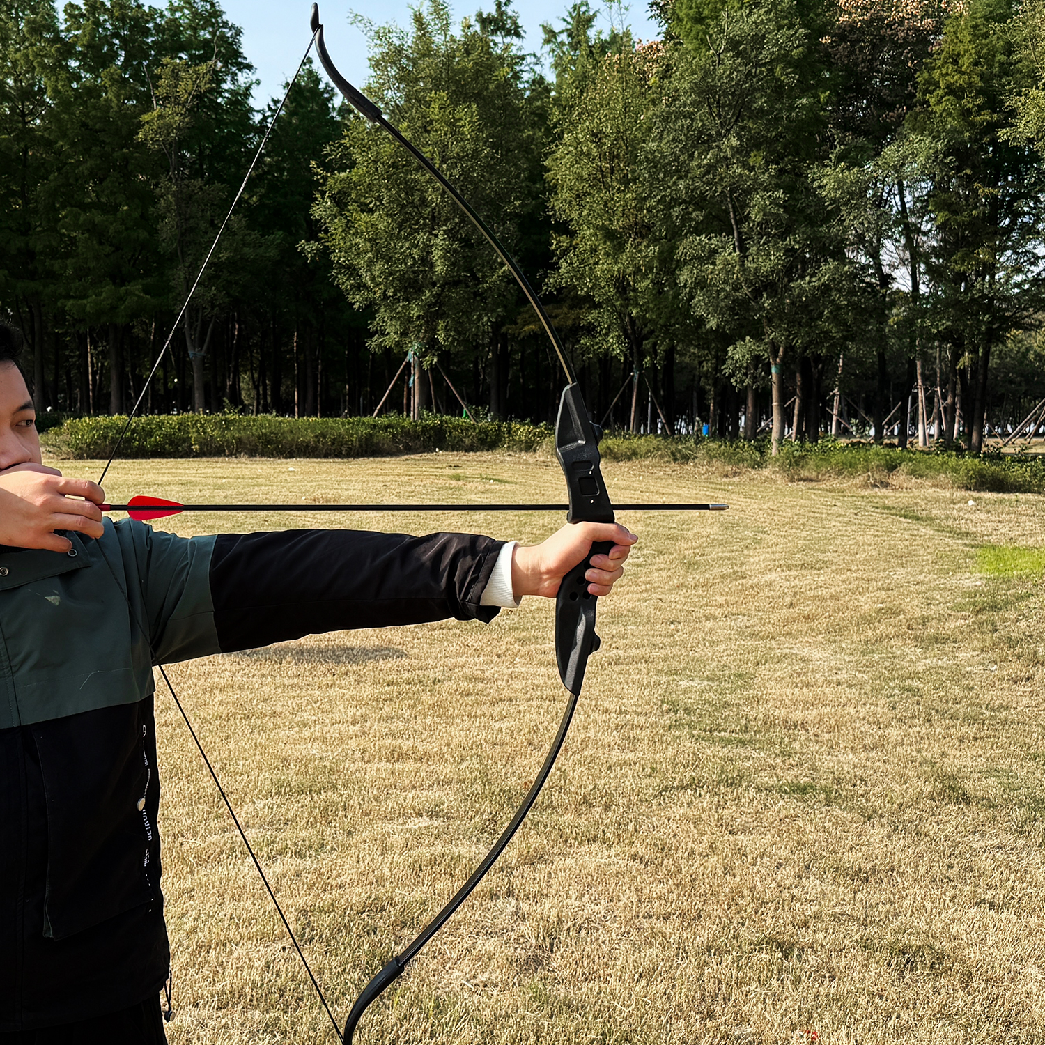 Clianle 40LB Hunting Shooting Right-handed Recurve Bow, Equipped with 6 Fiberglass Arrows and Other Shooting Accessories, Suitable As A Backyard Game Gift for Adults, Beginners, or Teenagers