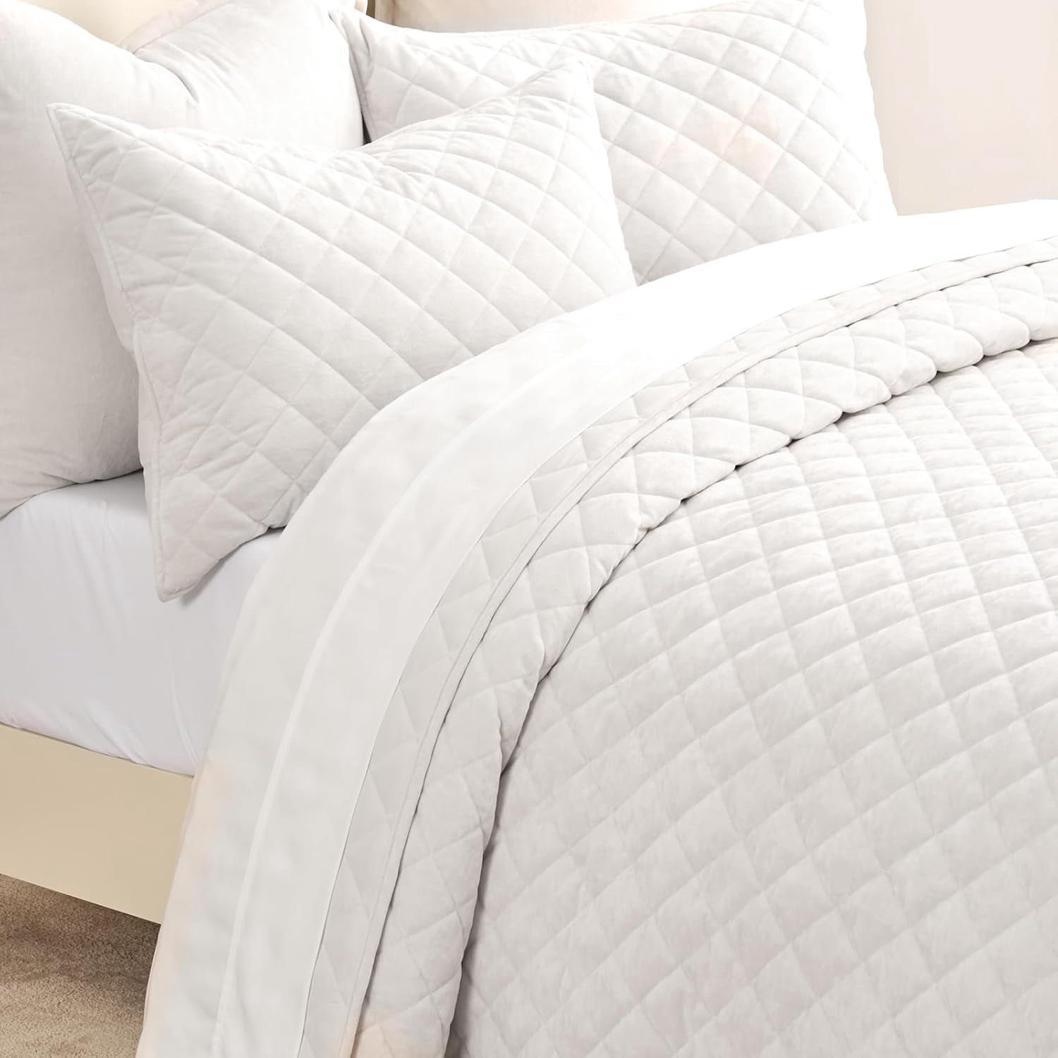 EVERGRACE Luxury Velvet Quilt Set Queen Size, Diamond Quilted Lightweight Velvet Comforter for All Season, Ultra Soft Oversized Bedspread Coverlet Bedding Set with 2 Pillow Shams, Ivory White