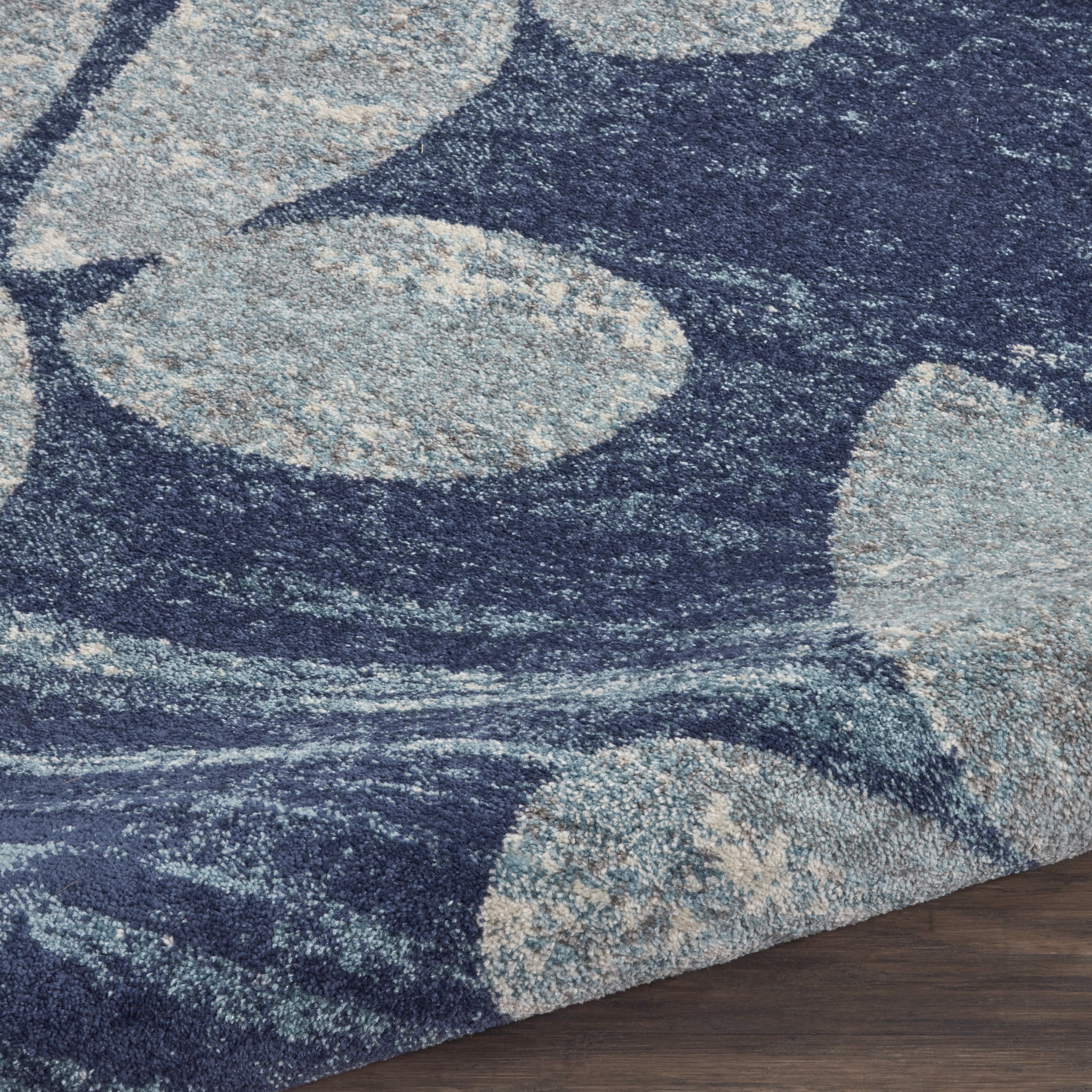Serene Modern Botanical Navy/Light Blue 2' x 4' Area Rug, (2' x 4')