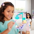 thumbnail image 2 of Muñeca dentista Barbie con muñeca morena a la moda y accesorios, 2 of 6