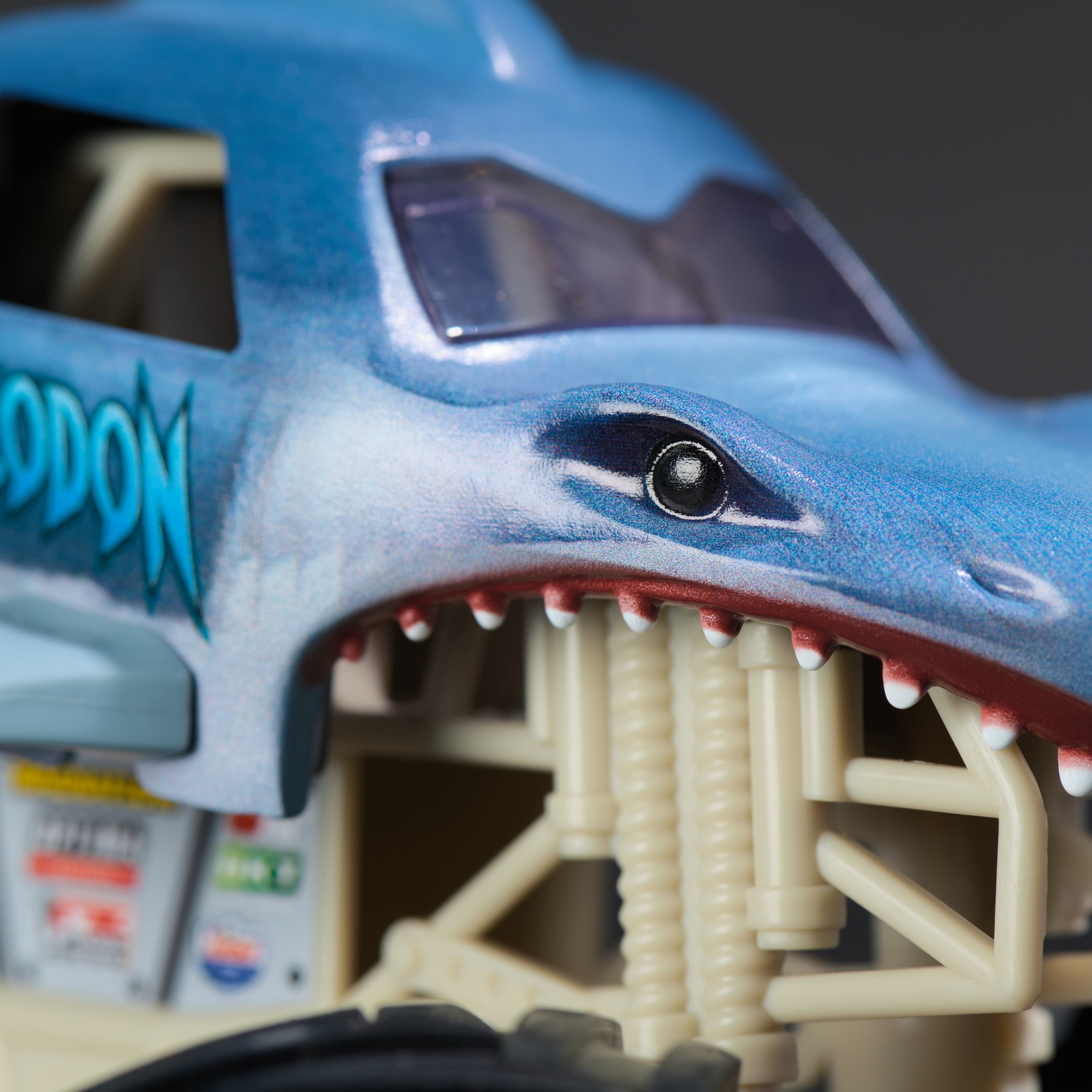 Monster Jam, Official Megalodon Monster Truck, Collector Die-Cast Vehicle, 1:24 Scale, Kids Toys for Boys and Girls Ages 3 and up
