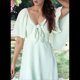 thumbnail image 5 of Vestido Mini Elegante con Escote en V Profundo y Lazo en Verde Esmeralda M, 5 of 9