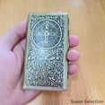 thumbnail image 1 of Estuche De Cigarrillos De Metal Antiguo - Caja Porta Cigarros Vintage En Bronce Con Cierre Magnético, Soporte De Tabaco Retro Para Hombre Y Mujer, Capacidad 20 Unidades, Detalle De Colección, 1 of 10