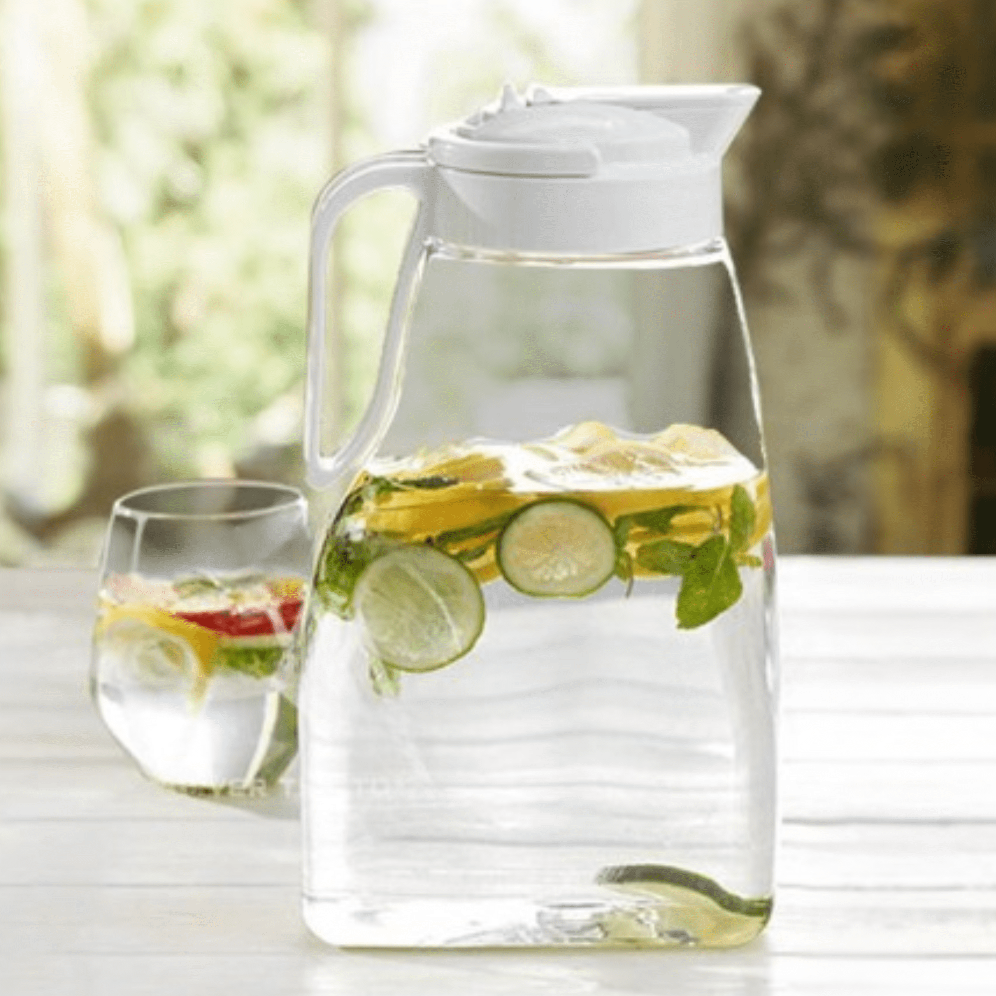 Locking Spout Beverage Pitcher, 3.1qt, BPA Free, Made in Japan (White),For water, coffee, tea, juice, and other beverages.